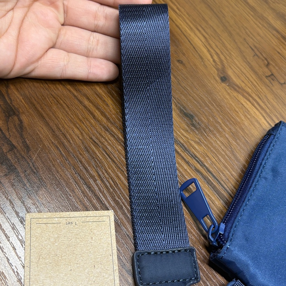 Elegant Blue Women's Wristlet - Picture 4 of 5
